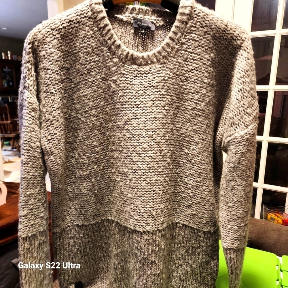The Limited Gray Crew Neck Sweater with Chunky Knit